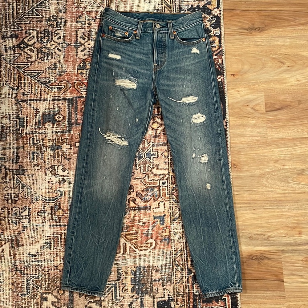 Levi Distressed Wedgie Jeans